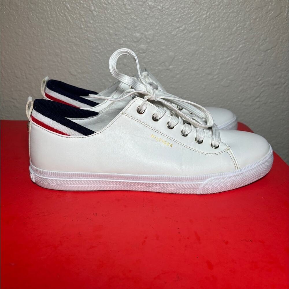 Tommy Hilfiger women's white Sneaker size 9 M
